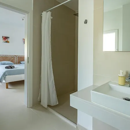 Breeze Lodge